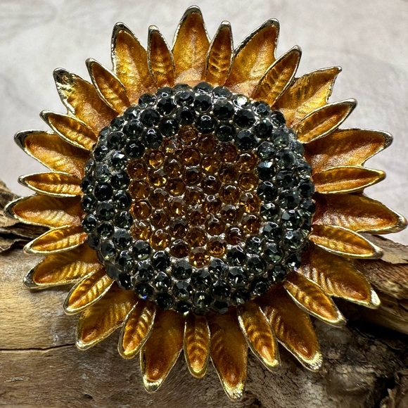 Source Unknown Jewelry - NWOT - Lovely Sunflower Brooch